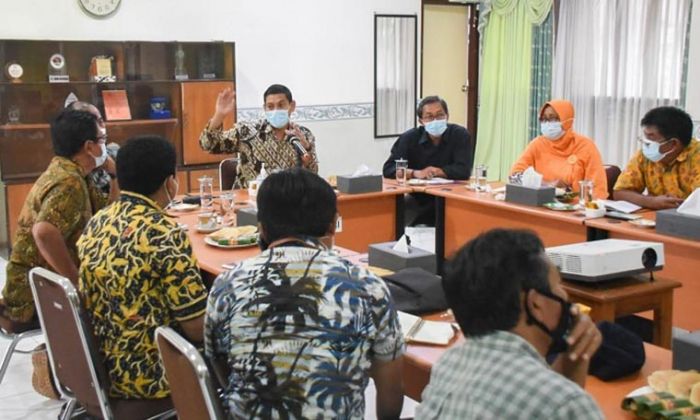 Wali Kota Kediri Kumpulkan "Pawang Air" Untuk Cegah Banjir di Kota Kediri Wali Kota Kediri Kumpulkan "Pawang Air" Untuk Cegah Banjir di Kota Kediri