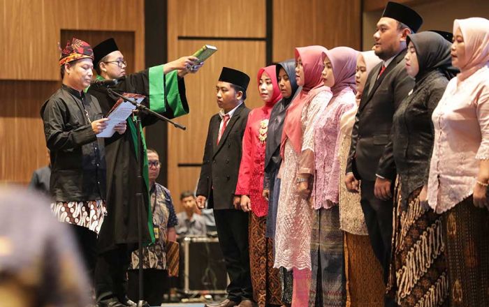 Lantik 54 Panwascam, Bawaslu Sidoarjo Ajak Masyarakat Awasi Pilkada 2024 Lantik 54 Panwascam, Bawaslu Sidoarjo Ajak Masyarakat Awasi Pilkada 2024