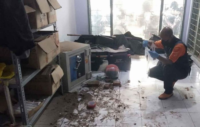 Bobol Gudang Ekspedisi, Pasutri di Probolinggo Ditangkap Polisi Bobol Gudang Ekspedisi, Pasutri di Probolinggo Ditangkap Polisi