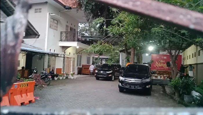 Rumah Plt Bupati Probolinggo Timbul Prihanjoko Digeledah KPK: Warga Dilarang Keluar Rumah, HP Disita