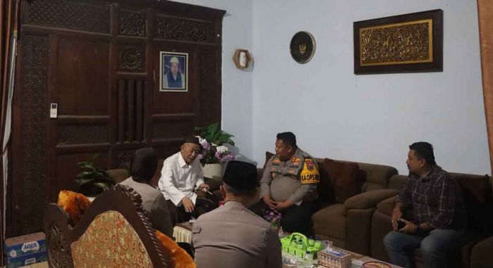 Sowan ke Ponpes Ngalah, Kapolres Pasuruan Minta Doa untuk Kondusivitas Wilayah Sowan ke Ponpes Ngalah, Kapolres Pasuruan Minta Doa untuk Kondusivitas Wilayah