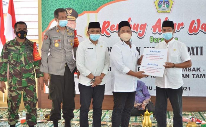 Bertemu Ulama dan Kiai, Bupati Gus Yani Gagas JPT Untuk Geliatkan Pariwisata di Bawean Bertemu Ulama dan Kiai, Bupati Gus Yani Gagas JPT Untuk Geliatkan Pariwisata di Bawean