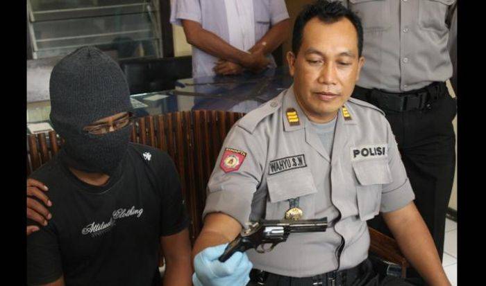 Densus Abal-Abal Kelabui Janda Hingga 35 Juta Densus Abal-Abal Kelabui Janda Hingga 35 Juta