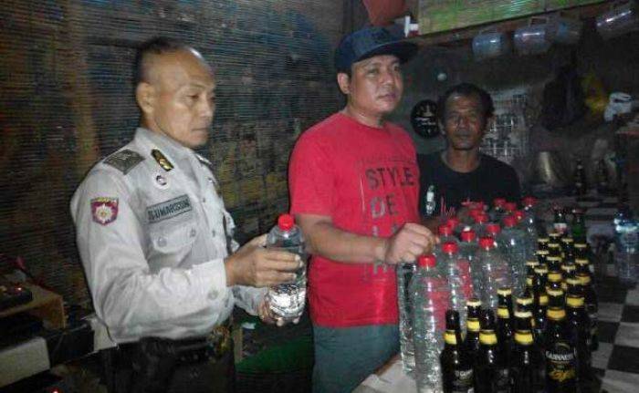 Polisi Sita Miras di Warkop Desa Kemangsen Polisi Sita Miras di Warkop Desa Kemangsen