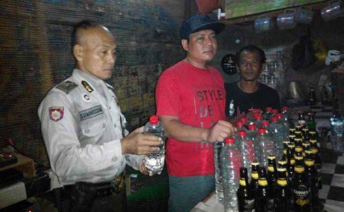 Polisi Sita Miras di Warkop Desa Kemangsen