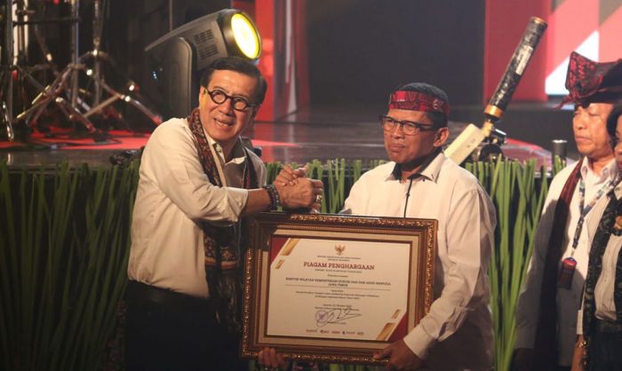 Kemenkumham Jatim Sabet Dua Penghargaan Bidang Kekayaan Intelektual Kemenkumham Jatim Sabet Dua Penghargaan Bidang Kekayaan Intelektual