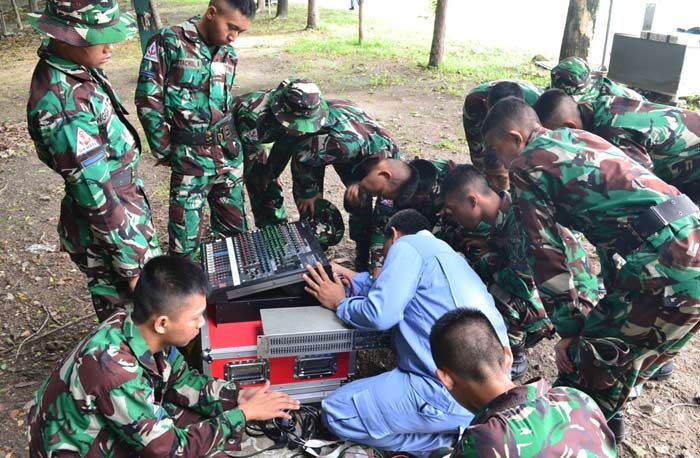 Siswa Dikmata TNI AL Dalami Ilmu Satuan Komlek Koarmatim Siswa Dikmata TNI AL Dalami Ilmu Satuan Komlek Koarmatim