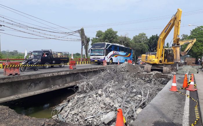 Sidak Jembatan Ambles, Bupati Yuhronur Berharap Perbaikan Tuntas Sebelum Lebaran Sidak Jembatan Ambles, Bupati Yuhronur Berharap Perbaikan Tuntas Sebelum Lebaran