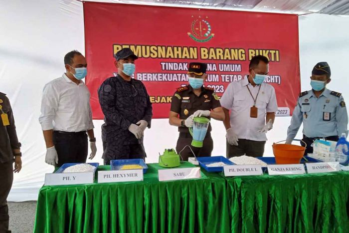 Kejari Tuban Musnahkan Barang Bukti Tindak Kejahatan Selama 2022-2023 Kejari Tuban Musnahkan Barang Bukti Tindak Kejahatan Selama 2022-2023
