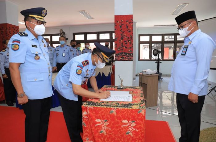 Serah Terima Jabatan, Yan Rusmanto Nahkodai Lapas Narkotika Kelas II A Pamekasan Serah Terima Jabatan, Yan Rusmanto Nahkodai Lapas Narkotika Kelas II A Pamekasan