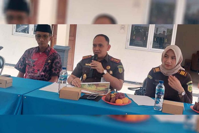 Ini Pesan Kajari Gresik Kepada Kades saat Penyuluhan Hukum di Wilayah Kedamean Ini Pesan Kajari Gresik Kepada Kades saat Penyuluhan Hukum di Wilayah Kedamean