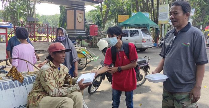 Jelang Puasa, Wartawan Probolinggo Bagi-bagi Nasi Kotak Jelang Puasa, Wartawan Probolinggo Bagi-bagi Nasi Kotak