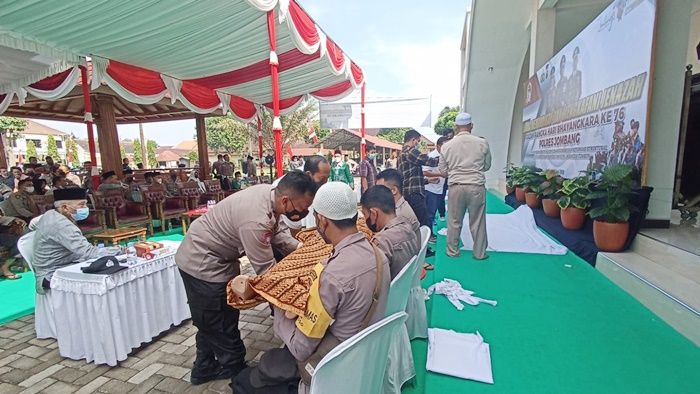 Beri Bekal Anggota di Masyarakat, 21 Polsek di Jombang Ikuti Lomba Mandikan dan Kafani Jenazah Beri Bekal Anggota di Masyarakat, 21 Polsek di Jombang Ikuti Lomba Mandikan dan Kafani Jenazah