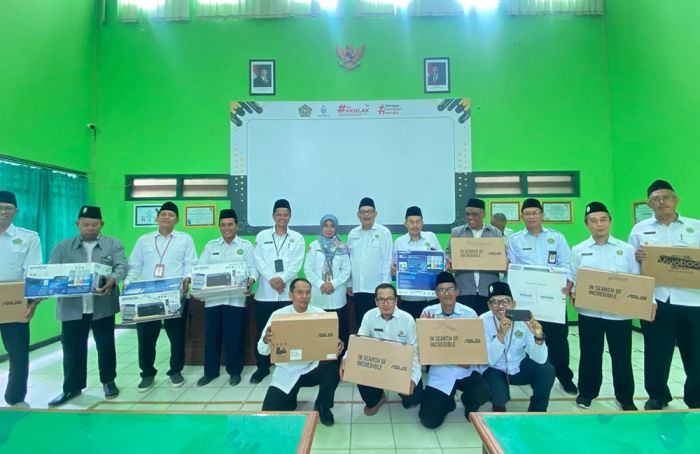 Perkuat Operasional Layanan, 16 KUA di Tuban Terima Bantuan Laptop dan Printer