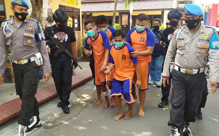 Komplotan Pencuri Minimarket Bersenjatakan Airsoft Gun di Jombang Diringkus, Dua Pelaku Didor Komplotan Pencuri Minimarket Bersenjatakan Airsoft Gun di Jombang Diringkus, Dua Pelaku Didor
