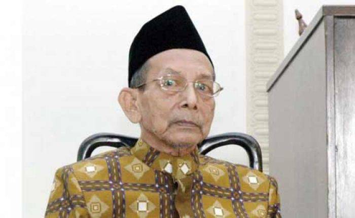 Mengenang KHA Muchith Muzadi, Suka Humor dan Ngaku Keluar Masuk Muhammadiyah Mengenang KHA Muchith Muzadi, Suka Humor dan Ngaku Keluar Masuk Muhammadiyah