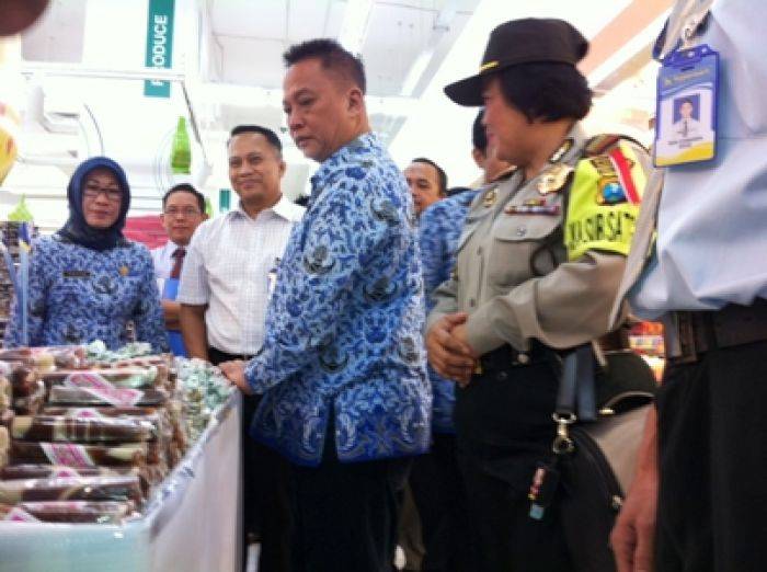   Jelang Lebaran, Pemkot Kediri Pantau Penjualan Parcel di Sejumlah Swalayan