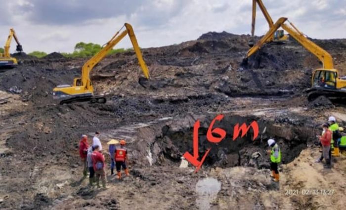 Kerahkan 6 Unit Alat Berat, Perbaikan Pipa PDAM Bocor di Karangpilang Rampung Kerahkan 6 Unit Alat Berat, Perbaikan Pipa PDAM Bocor di Karangpilang Rampung