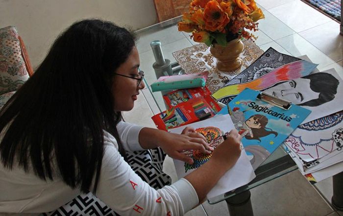 Cegah Kebosanan Selama Belajar di Rumah, ini Kreativitas yang Dilakukan Siswi di Kediri Cegah Kebosanan Selama Belajar di Rumah, ini Kreativitas yang Dilakukan Siswi di Kediri