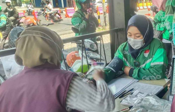 Driver Ojol dan Sopir Angkutan Umum di Kota Batu Antusias Ikuti Cek Kesehatan Gratis Driver Ojol dan Sopir Angkutan Umum di Kota Batu Antusias Ikuti Cek Kesehatan Gratis