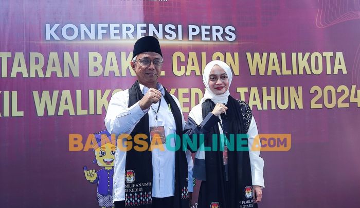 Hari Kedua Pendaftaran, Vinanda-Gus Qowim Serahkan Berkas ke KPU Kota Kediri Hari Kedua Pendaftaran, Vinanda-Gus Qowim Serahkan Berkas ke KPU Kota Kediri