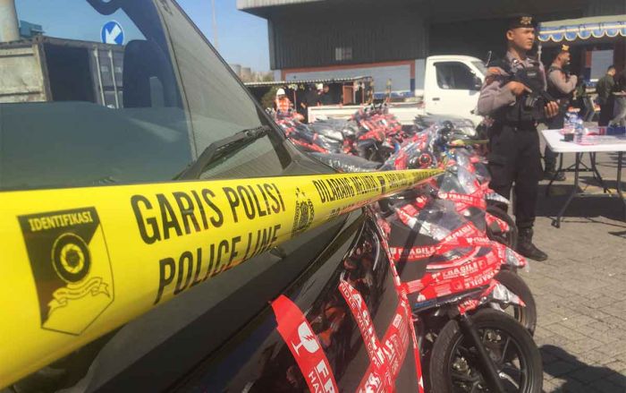 Gandeng Bea Cukai dan APPI, Polres Tanjung Perak Gagalkan Penyelundupan Puluhan Motor ke Timor Leste Gandeng Bea Cukai dan APPI, Polres Tanjung Perak Gagalkan Penyelundupan Puluhan Motor ke Timor Leste