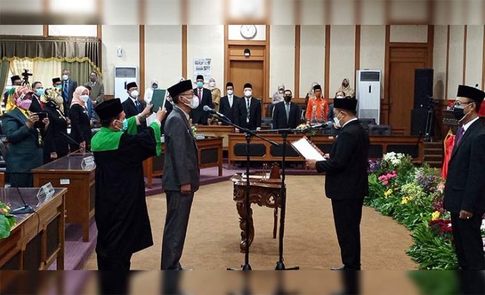 Atek Dilantik Jadi Anggota DPRD Gresik Atek Dilantik Jadi Anggota DPRD Gresik