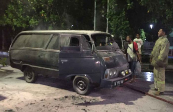 Habis Isi Bensin, Mobil di Sidoarjo Terbakar Habis Isi Bensin, Mobil di Sidoarjo Terbakar