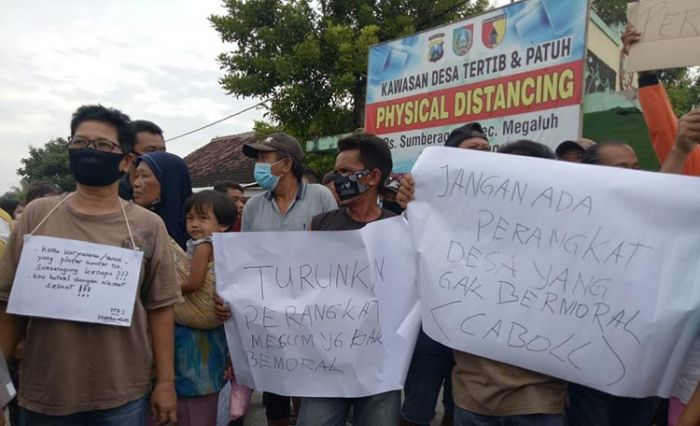 Usai Didemo Warga, Satu Perangkat Desa Sumberagung Jombang Mengundurkan Diri