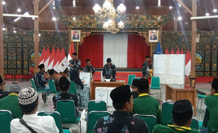 Kisruh, Penghitungan Suara Hasil Pilkades Karang Gayam Dilanjutkan di Pendopo