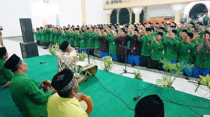 Ishari Jombang Meriahkan Haul ke-9 Gus Dur di Pesantren Tebuireng Ishari Jombang Meriahkan Haul ke-9 Gus Dur di Pesantren Tebuireng