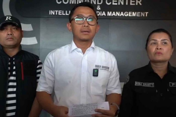 Modus Sewa dan Digadaikan, Polrestabes Surabaya Amankan Dua Pria Pelaku Penggelapan Mobil Modus Sewa dan Digadaikan, Polrestabes Surabaya Amankan Dua Pria Pelaku Penggelapan Mobil