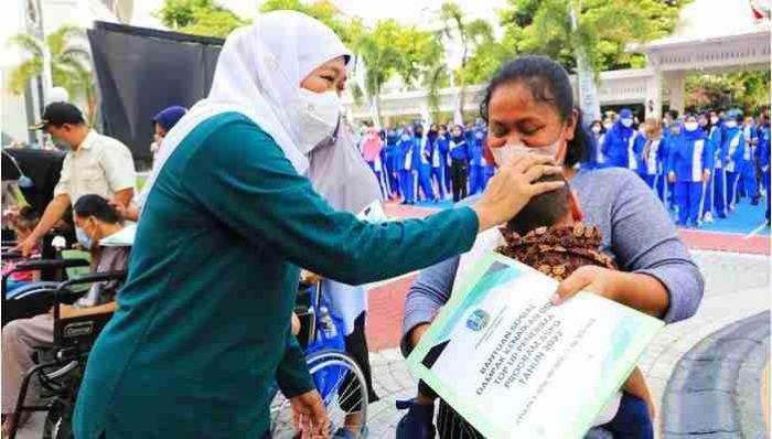 Tekan Dampak Inflasi dan Berikan Bansos, Khofifah: Pemprov Jatim Bakal Kucurkan Anggaran Rp 257 M Tekan Dampak Inflasi dan Berikan Bansos, Khofifah: Pemprov Jatim Bakal Kucurkan Anggaran Rp 257 M