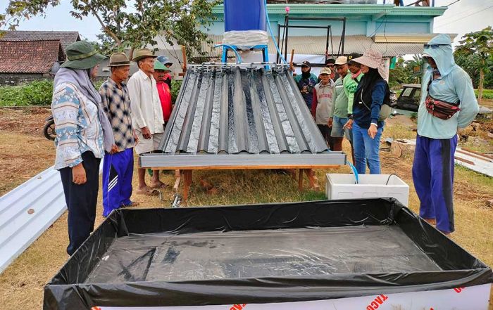 Tingkatkan Produksi, Unirow Kenalkan Alat Evaporator "CEPEK" untuk Petani Garam di Tuban Tingkatkan Produksi, Unirow Kenalkan Alat Evaporator "CEPEK" untuk Petani Garam di Tuban