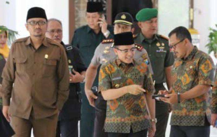 Bupati Banyuwangi Paparkan Strategi dan Tantangan Perekonomian di depan Seluruh Elemen Masyarakat Bupati Banyuwangi Paparkan Strategi dan Tantangan Perekonomian di depan Seluruh Elemen Masyarakat