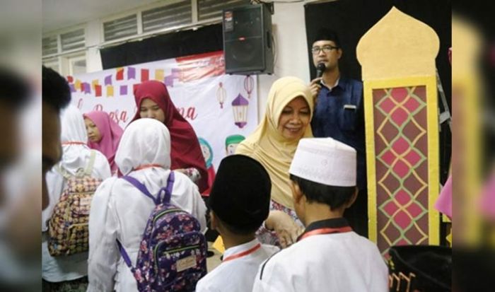 Bupati Kediri Ajak Ribuan Anak Yatim Buka Puasa Bersama Bupati Kediri Ajak Ribuan Anak Yatim Buka Puasa Bersama