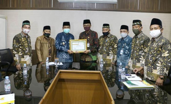 Terbaik se-Jawa Timur, Baznas Gresik Terima Penghargaan dari Kemenag Jatim