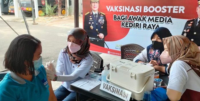 Cegah Omicron, Polres Kediri Kota Fasilitasi Wartawan Vaksin Booster