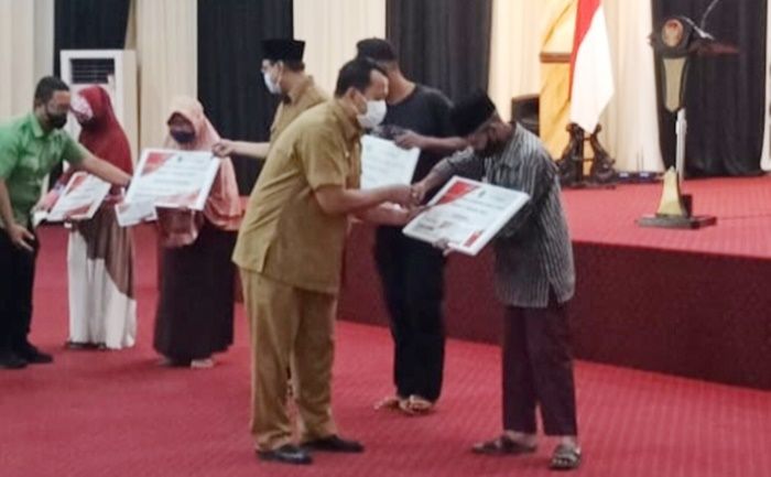 Wali Kota Pasuruan Serahkan Bantuan Langsung Tunai kepada 5.319 KPM Rp800 Ribu per Orang Wali Kota Pasuruan Serahkan Bantuan Langsung Tunai kepada 5.319 KPM Rp800 Ribu per Orang