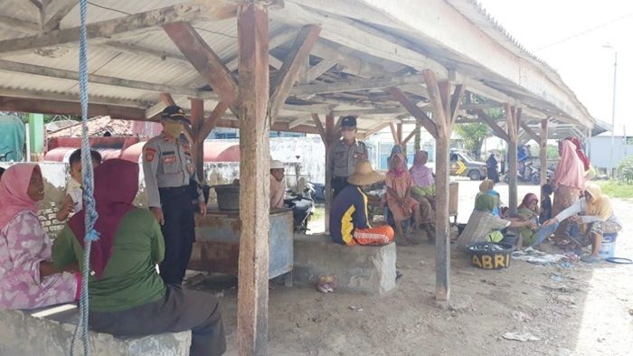Polsek Pademawu Pamekasan Gencar Berikan Imbauan Cegah Covid-19 di Pasar-pasar Tradisional Polsek Pademawu Pamekasan Gencar Berikan Imbauan Cegah Covid-19 di Pasar-pasar Tradisional