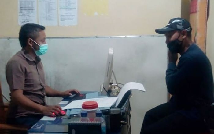 Pria di Banyuwangi Curi Celana Dalam untuk Fantasi, Terekam CCTV Pakai Topeng CD Saat Beraksi