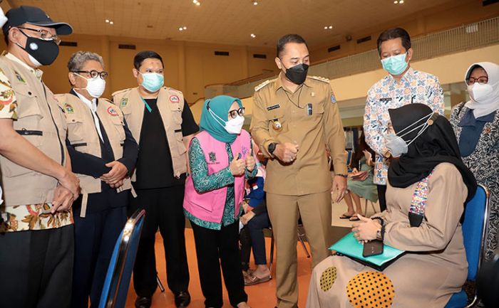 Wali Kota Eri Bersama Istri Tinjau Vaksinasi bagi Bumil di Gedung ACC Wali Kota Eri Bersama Istri Tinjau Vaksinasi bagi Bumil di Gedung ACC