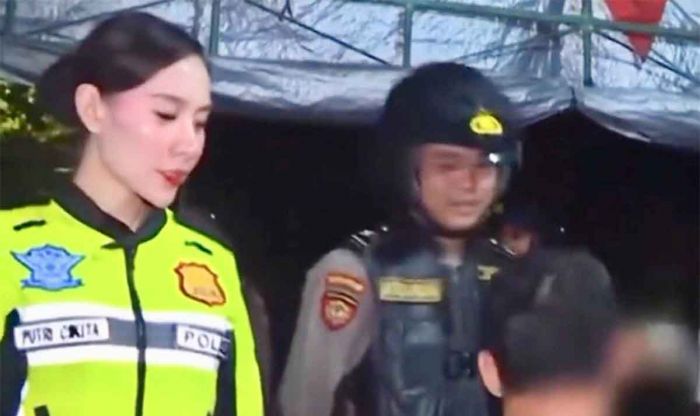 Polwan Polrestabes Surabaya Viral Usai Tegur Orang Makan Polwan Polrestabes Surabaya Viral Usai Tegur Orang Makan