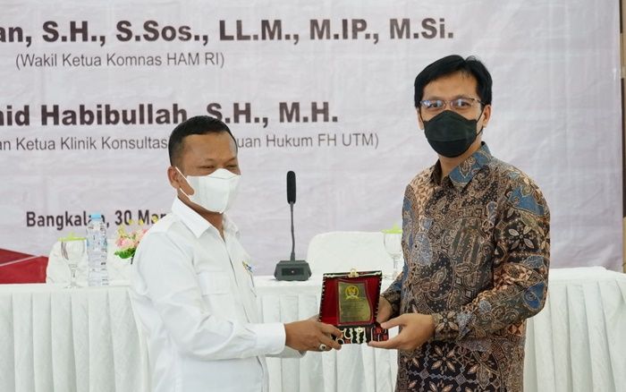 Minta Regulasi Komnas HAM Diperkuat, Dekan FH UTM Siap Berikan Naskah Akademik Revisi UU 39/1999 Minta Regulasi Komnas HAM Diperkuat, Dekan FH UTM Siap Berikan Naskah Akademik Revisi UU 39/1999