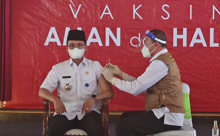 Bupati Bersama Anggota Forkopimda Bangkalan Lakukan Vaksinasi Tahap Kedua Bupati Bersama Anggota Forkopimda Bangkalan Lakukan Vaksinasi Tahap Kedua