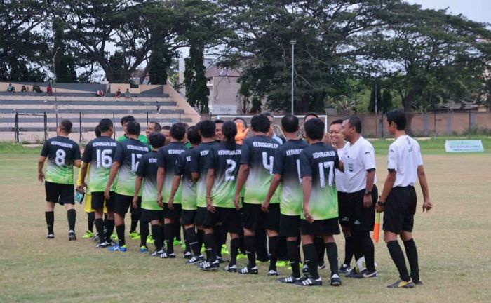 Pemkot Probolinggo Gelar Turnamen Sepak Bola U-45 Pemkot Probolinggo Gelar Turnamen Sepak Bola U-45