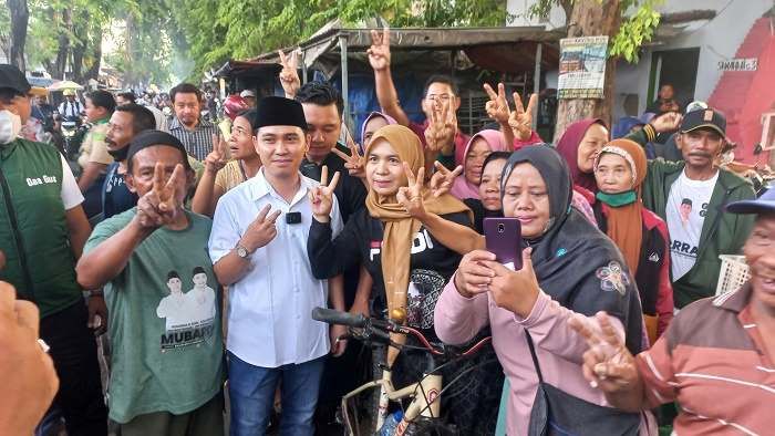 Pedagang dan Masyarakat Sambut Antusias Kedatangan Gus Barra di Pasar Sawahan Pedagang dan Masyarakat Sambut Antusias Kedatangan Gus Barra di Pasar Sawahan
