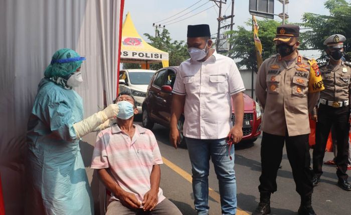 Bupati Gus Yani Pantau Swab Antigen di Pos Penyekatan PPKM Darurat dan Sisir Kafe Bupati Gus Yani Pantau Swab Antigen di Pos Penyekatan PPKM Darurat dan Sisir Kafe