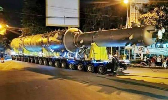 Standby di Gresik, Multi Axle Truck Angkut Selexol Proyek Gas J-TB Nanti Malam Melintas Lamongan