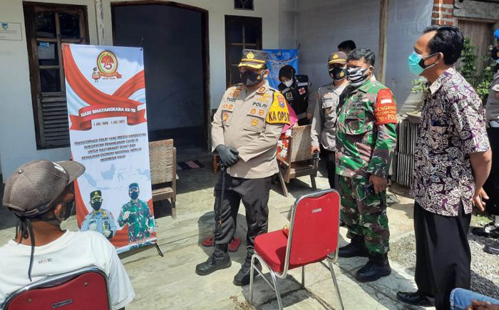 Lanjutkan Vaksinasi Door To Door, Polres Kediri Kota Sasar Warga Desa Puhrubuh Lanjutkan Vaksinasi Door To Door, Polres Kediri Kota Sasar Warga Desa Puhrubuh